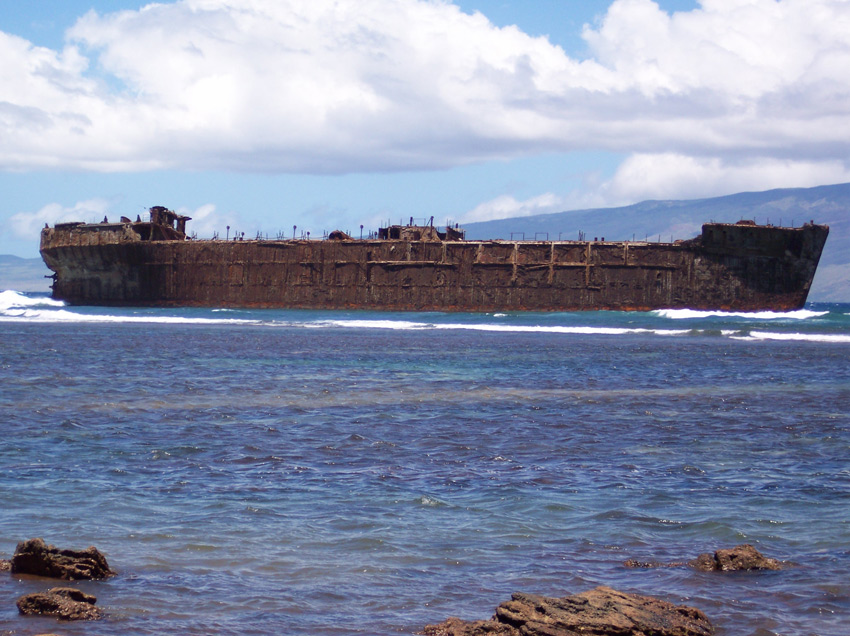 >Old shipwreck